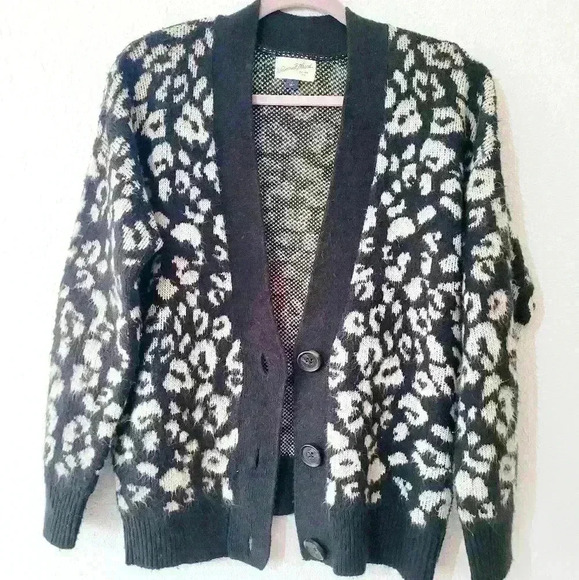 Universal Thread womans Animal Print Cardigan sweater Size S - Picture 4 of 8